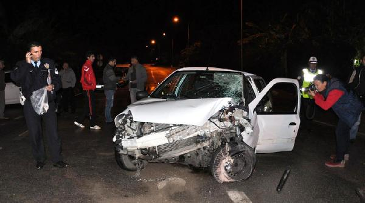 Otomobil Elektrik Direğine Çarptı: 1 Ölü