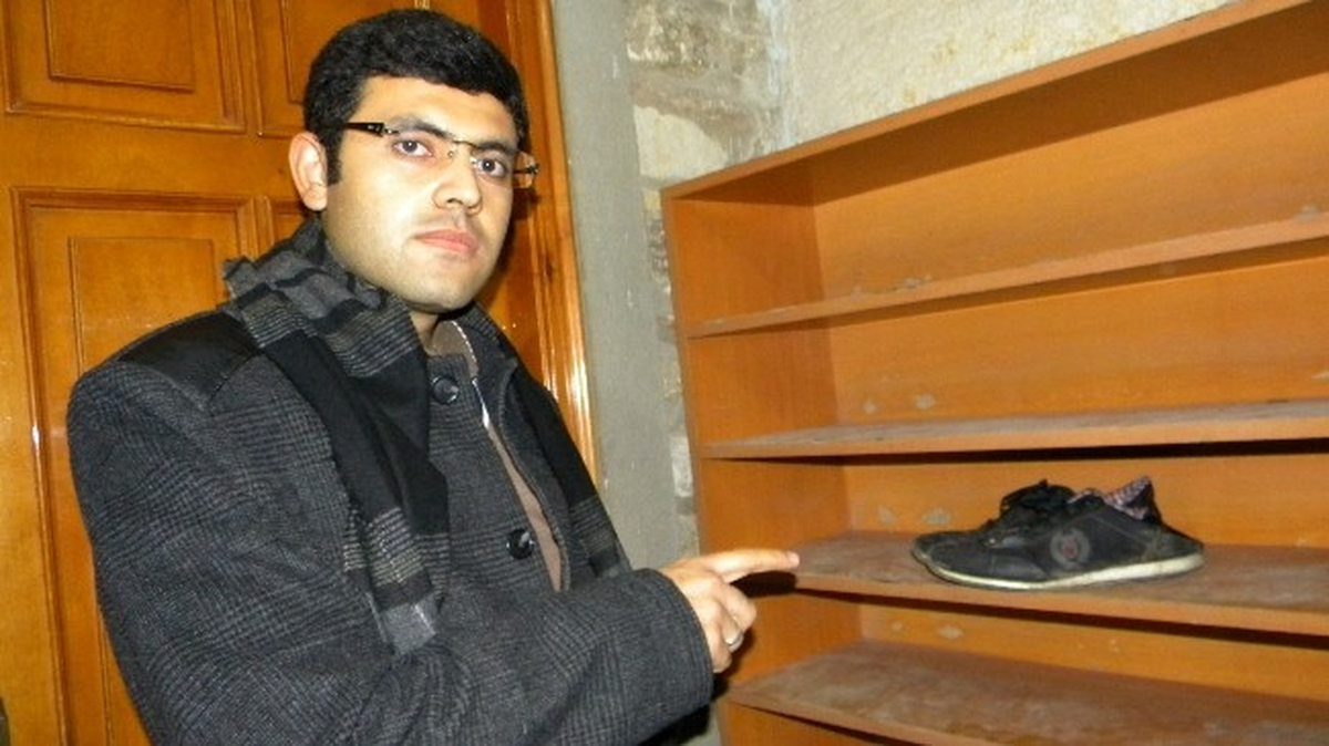 (Özel Haber) Din Öğretmeninin Camiden Ayakkabılarını Çaldılar, Yerine Eski Ayakkabı Bıraktılar