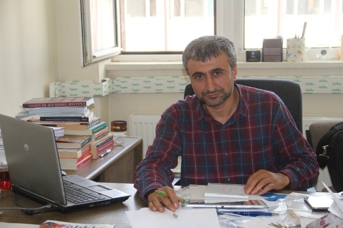 (Özel Haber) Yyü Eğitim Bilimleri Enstitüsü Müdürü Yrd. Doç. Dr. Fuat Tanhan Açıklaması