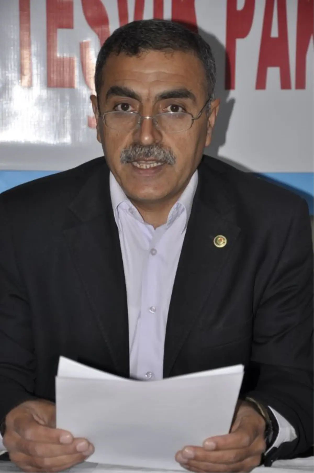 Özperk "24 Kasım Öğretmenler Günü 12 Eylül\'ü Hatırlatıyor"