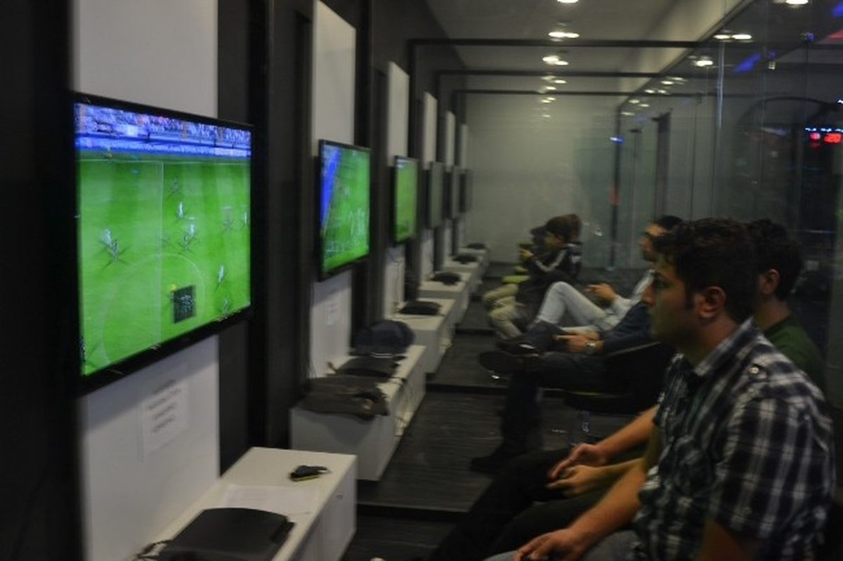 Piazza\'da Playstatıon Turnuvası