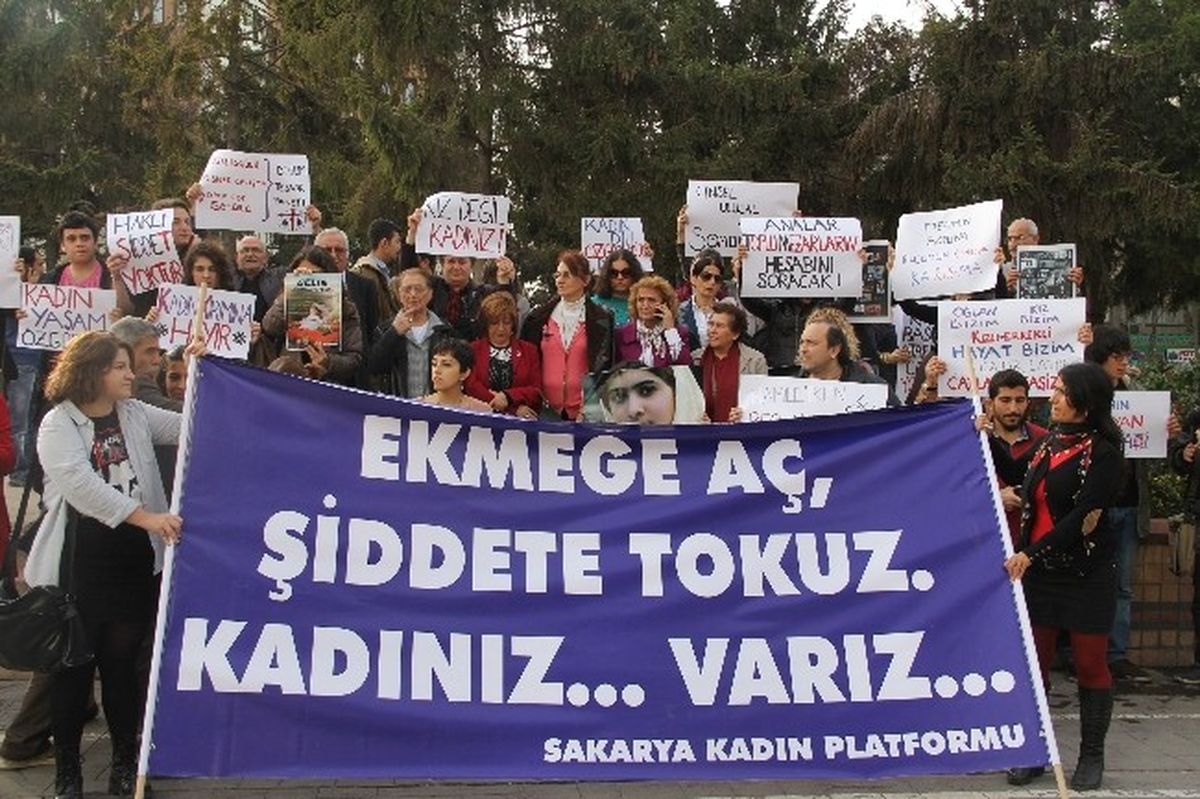Sakaryalı Kadınlar \'Şiddete Hayır\' Dedi
