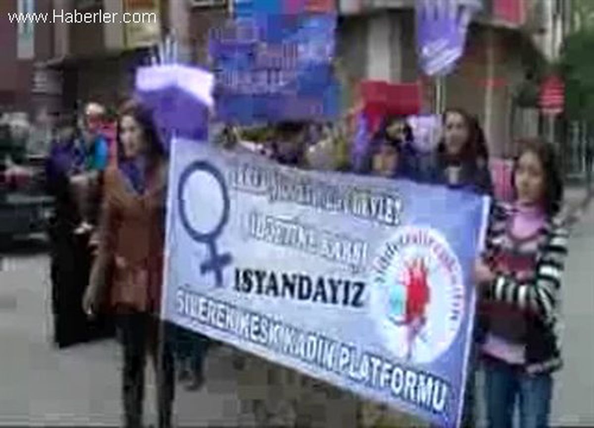 Siverek\'te Kadınlardan Boyalı Eylem