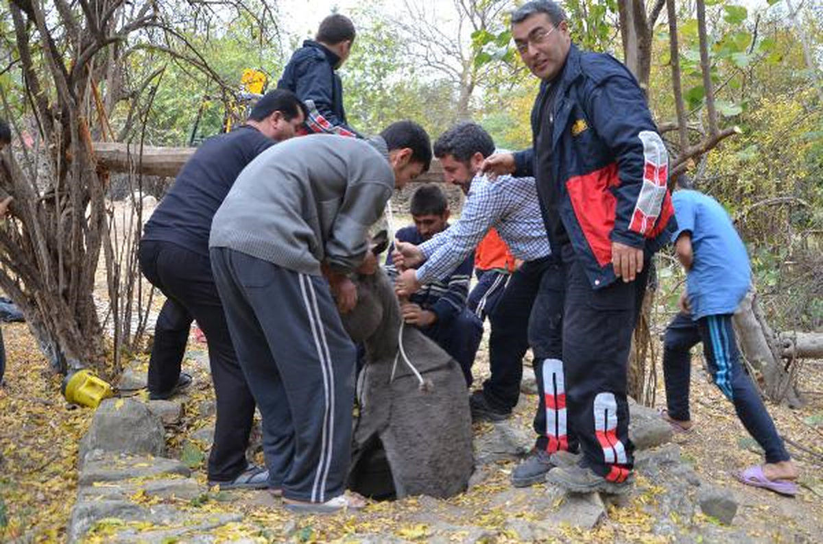 Su Kuyusuna Düşen Eşeği İtfaiye Kurtardı