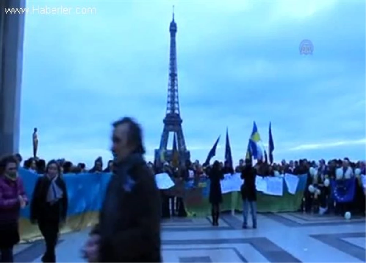 Ukraynalılardan Eyfel önünde AB eylemi