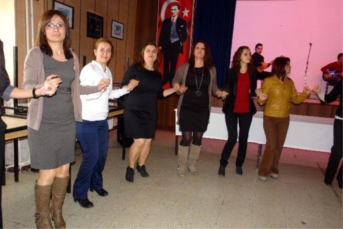 Yüksekova\'da Öğretmenler Günü Kürtçe Şarkılarla Kutlandı