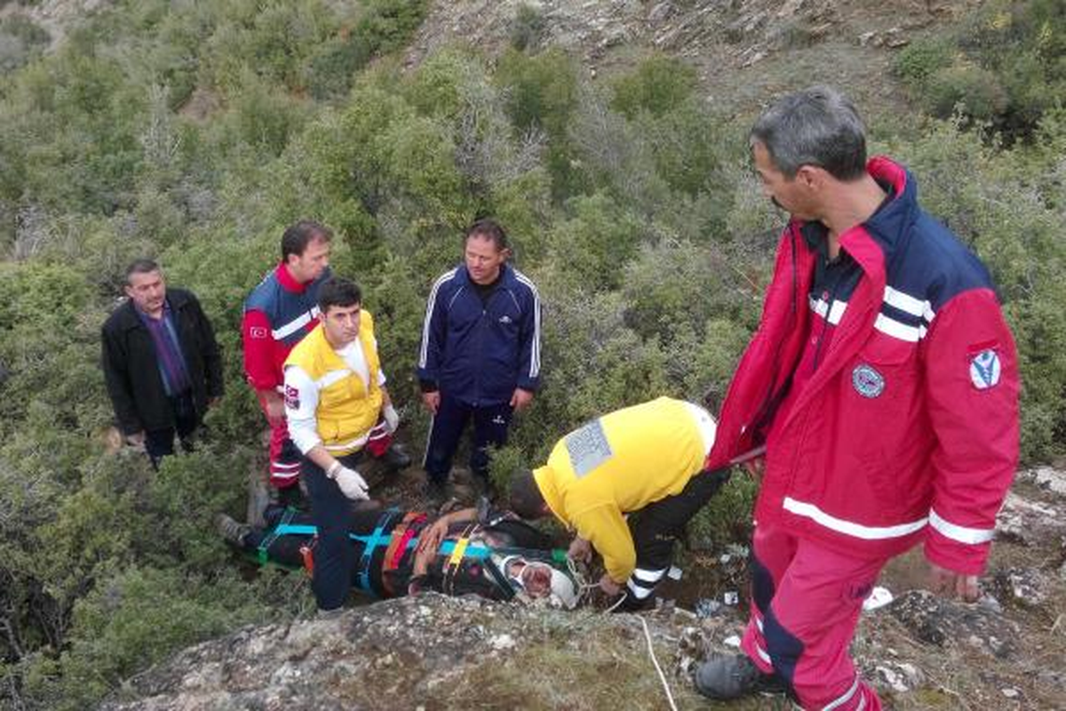 Denizli\'de Yürüyüş Yaparken 30 Metrelik Uçuruma Düştü