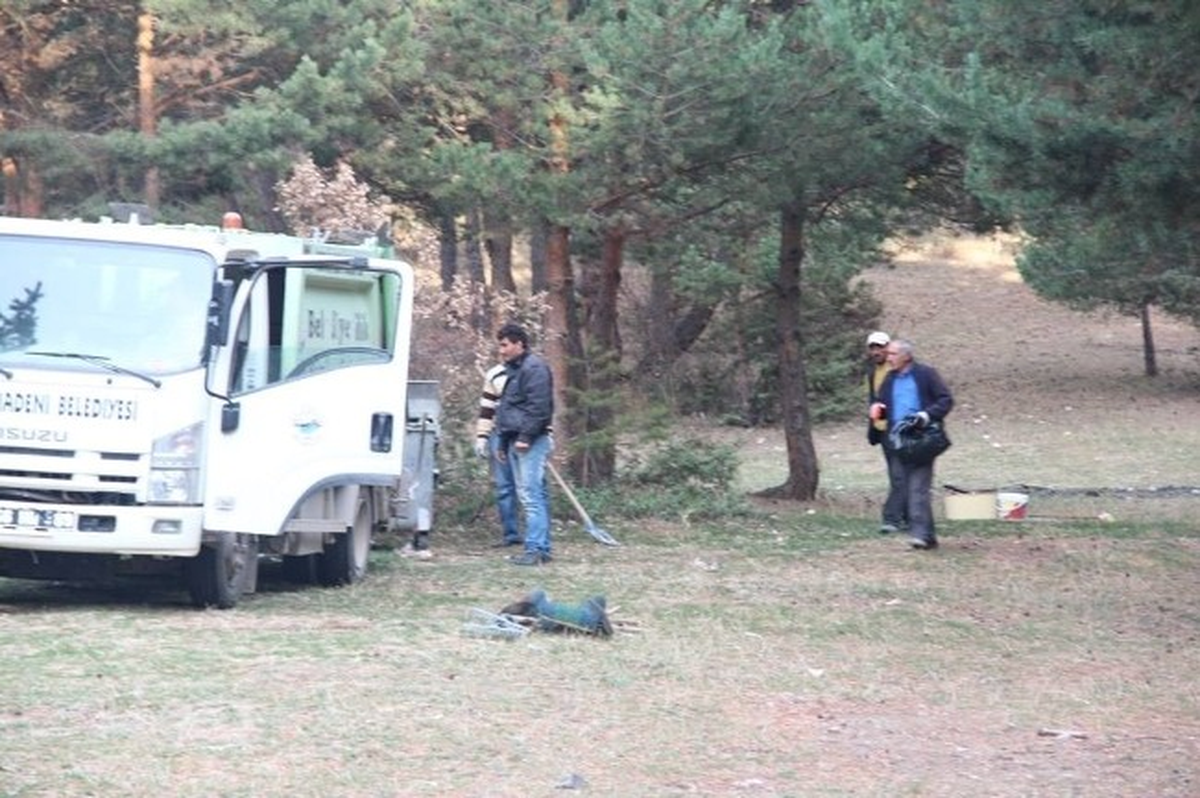 Akdağmadeni Belediyesi Mesire Alanlarında Temizlik Yaptı
