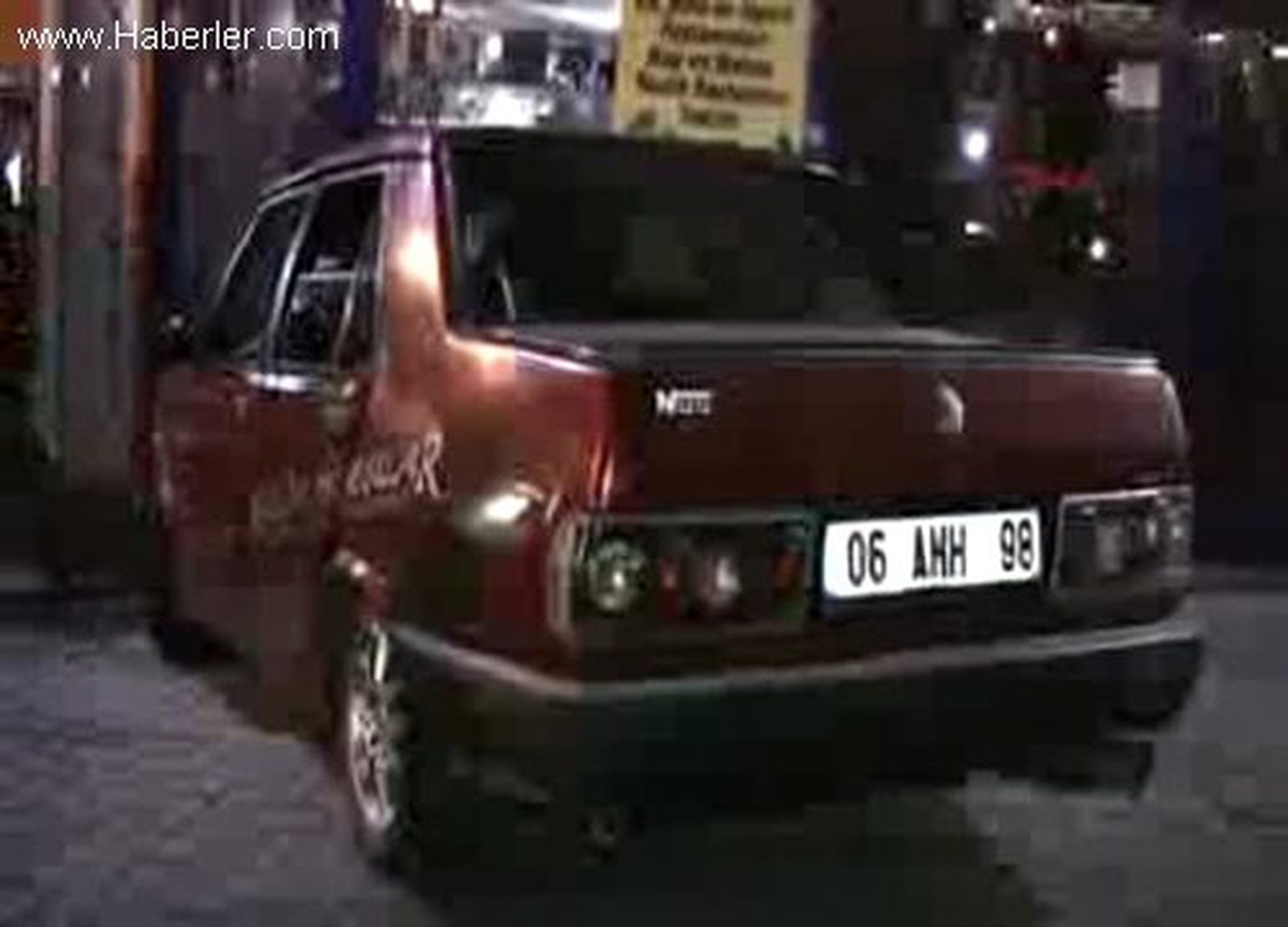 Alkollü Sürücü Dükkana Çarparak Durabildi