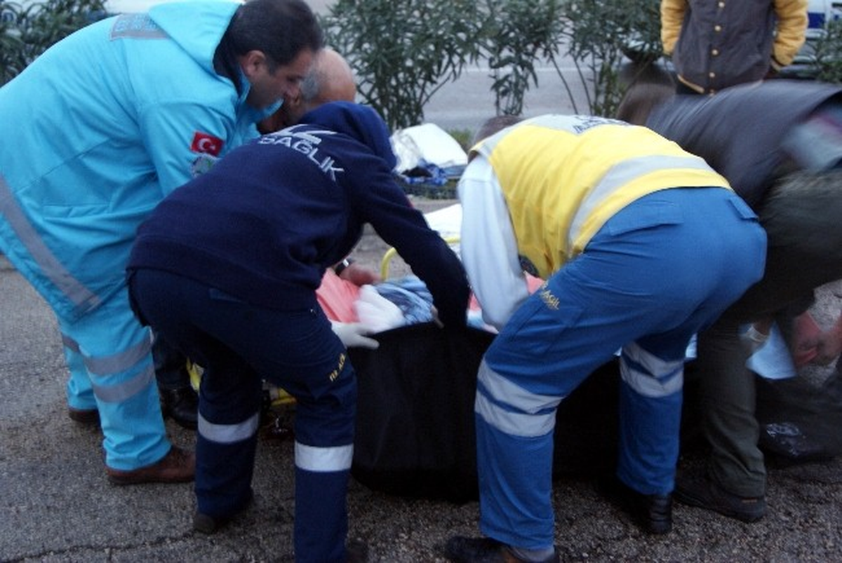 Ambulanstan Sedyeyle Fırlayan Hasta Öldü