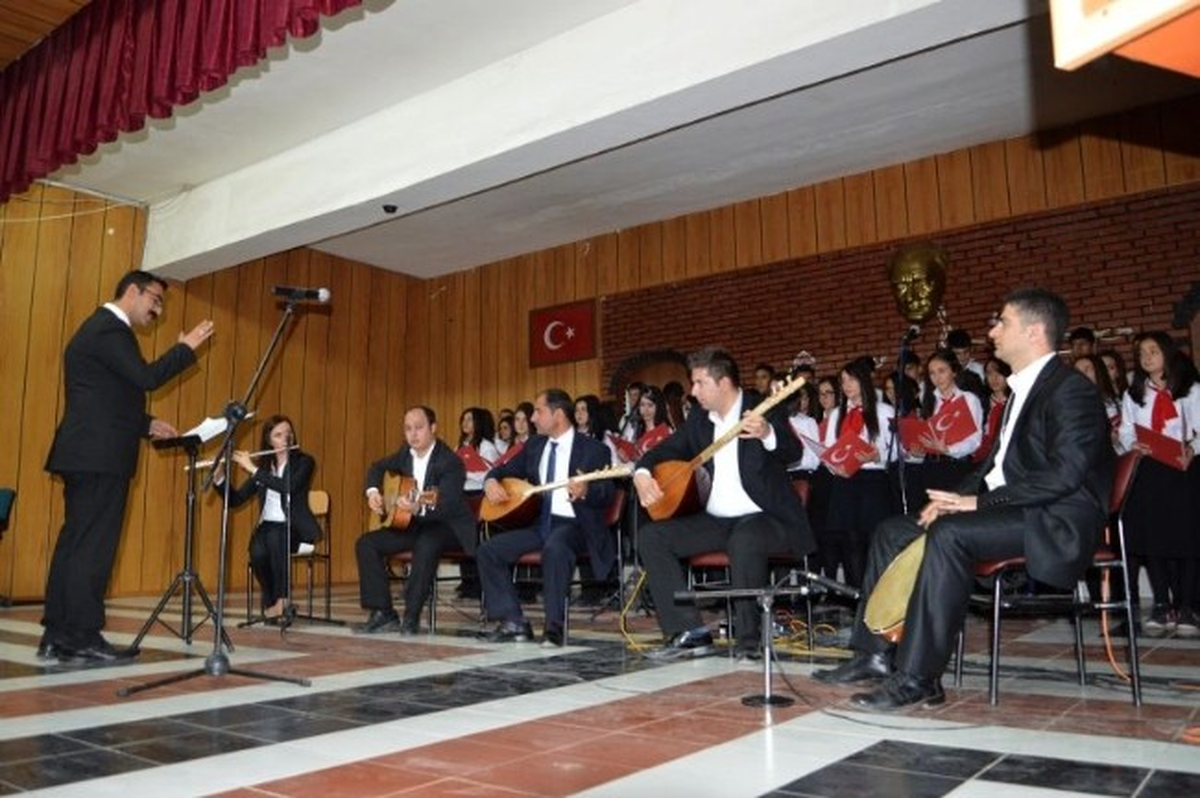 Ardahan\'da Öğretmenler Günü Çeşitli Etkinliklerle Kutlandı