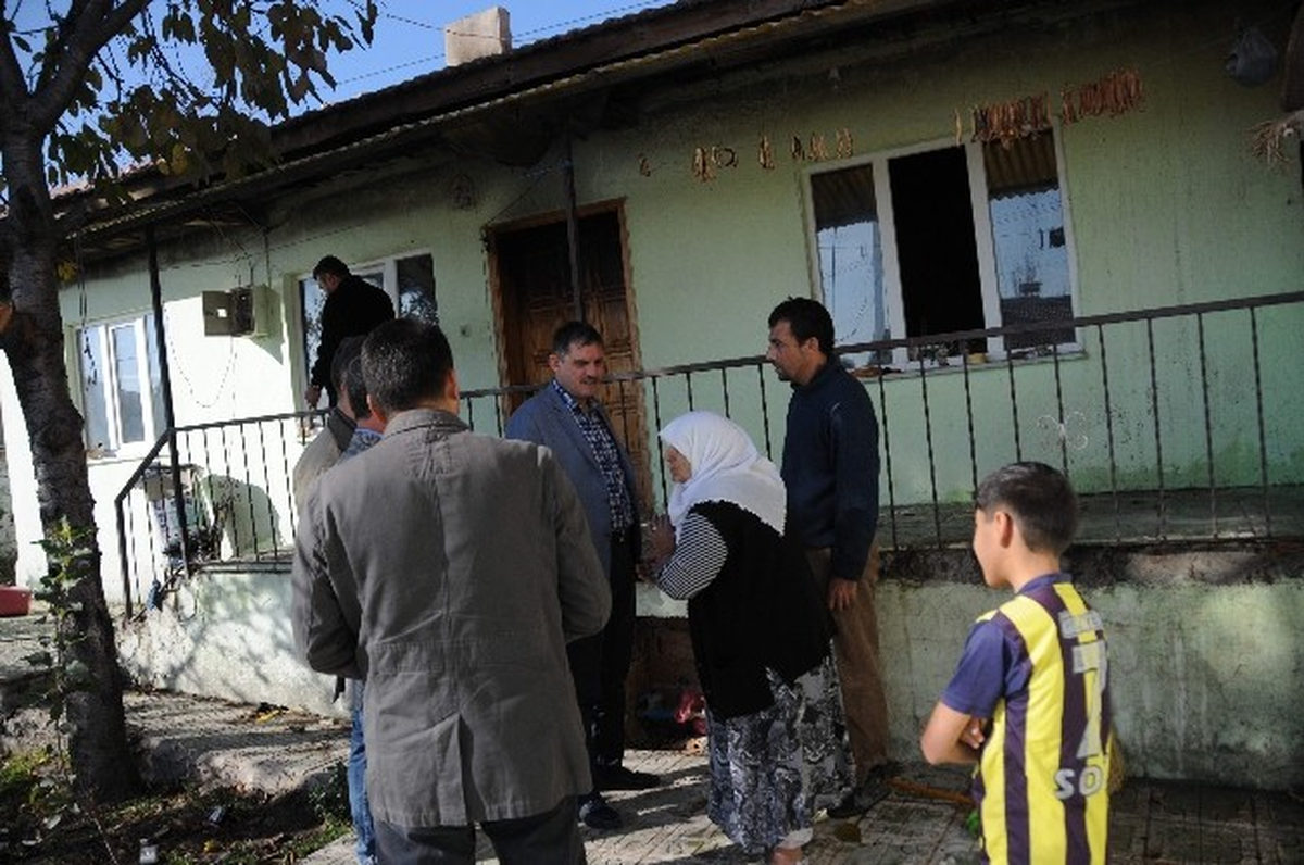 Aydınlı\'dan Evi Yanan Yaşlı Kadına Moral Ziyareti