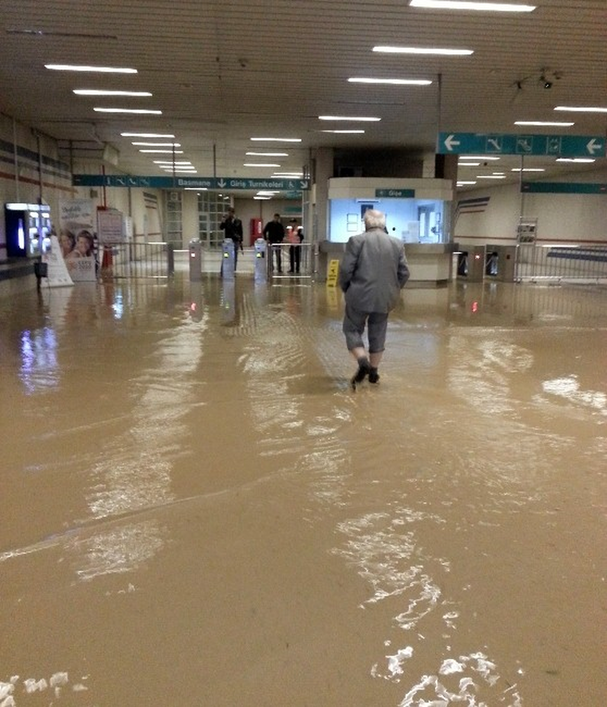 Basmane Metro İstasyonu Sular Altında Kaldı