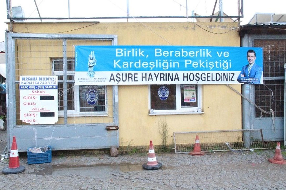 Bergama Belediyesi\'nden Aşure Hayrı