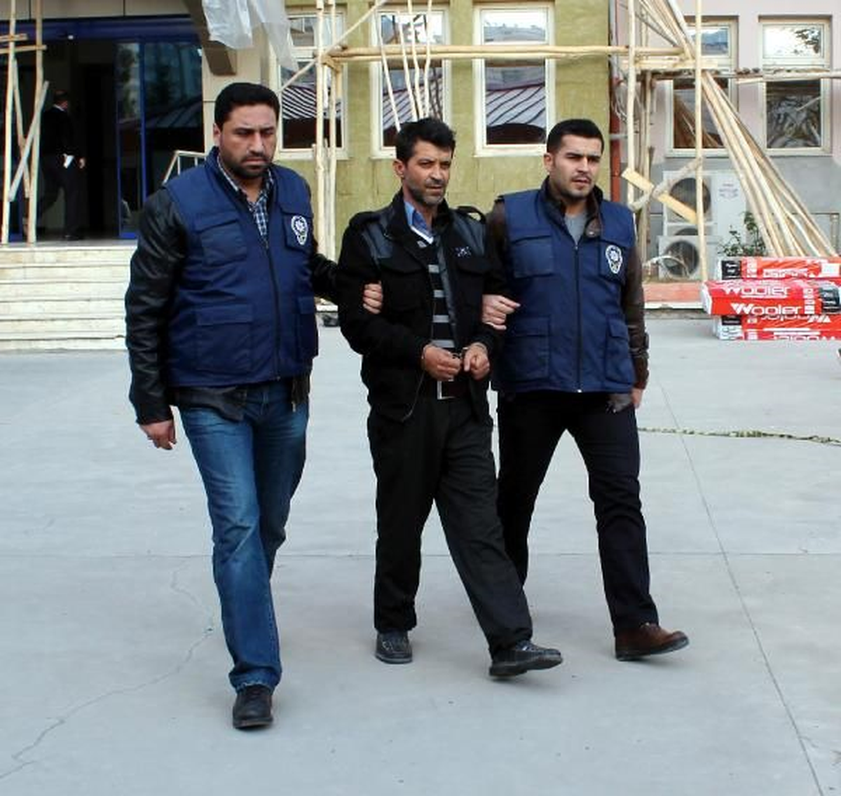 Çeyiz Konvoyuna Tüfekle Saldıran Baba-Oğul Adliyede (2)