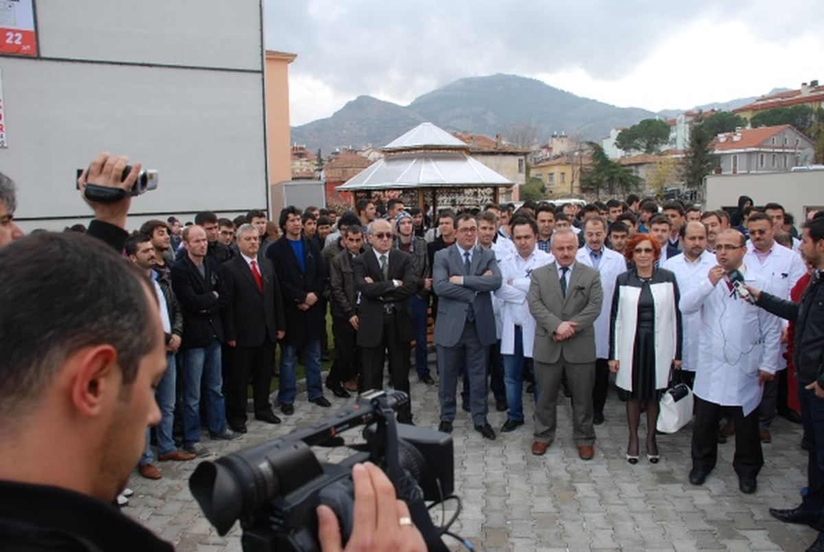 Dershane Öğretmenleri, Öğretmenler Gününü Buruk Kutladı