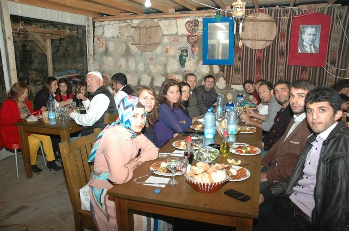 Dershanecilerin Öğretmenler Günü Kutlaması
