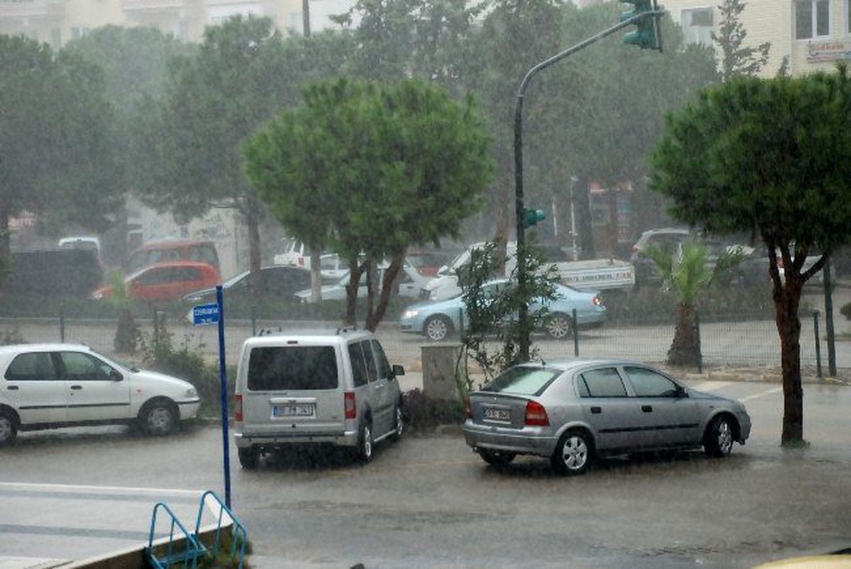 Didim Etkili Yağış Hayatı Olumsuz Etkiledi