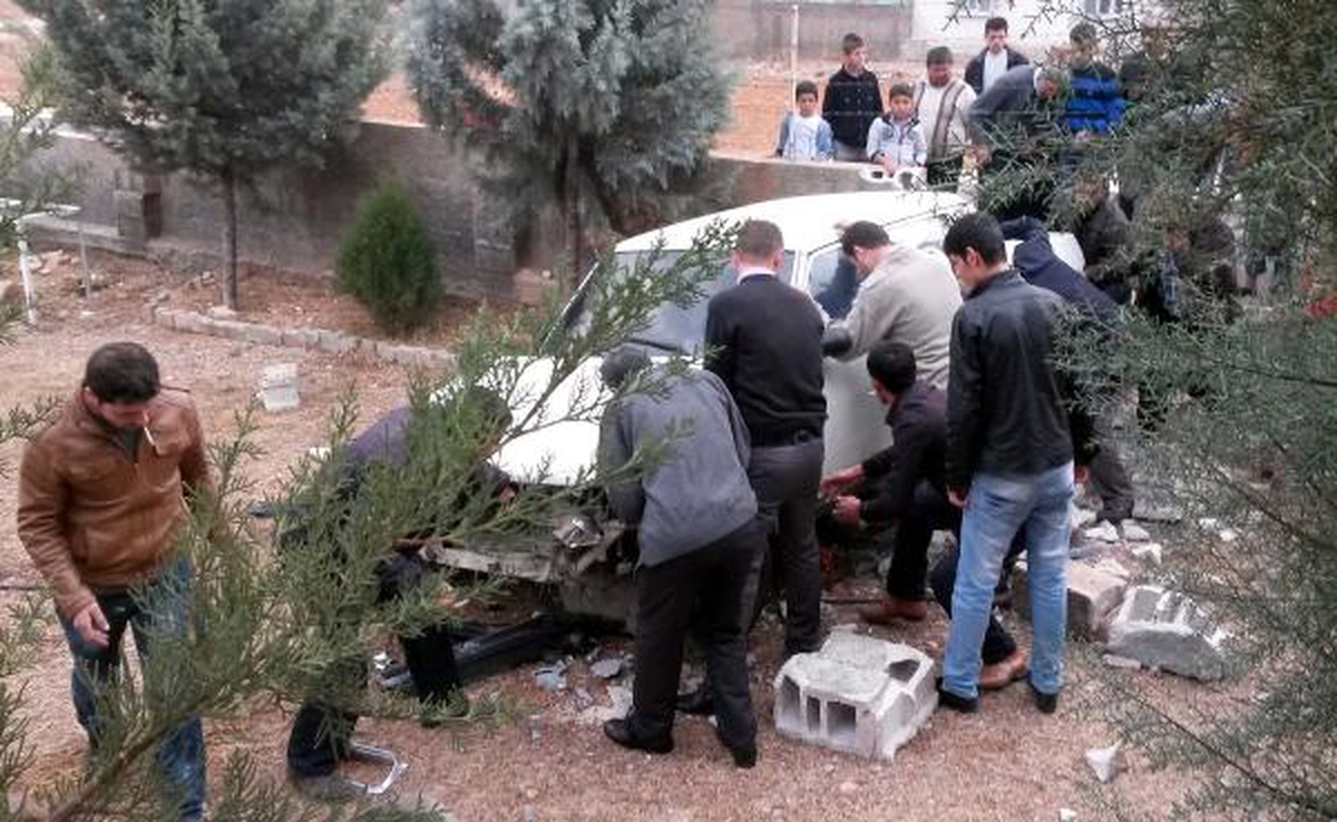 Ehliyetsiz Sürücü Otomobille Mezarlığa Girdi