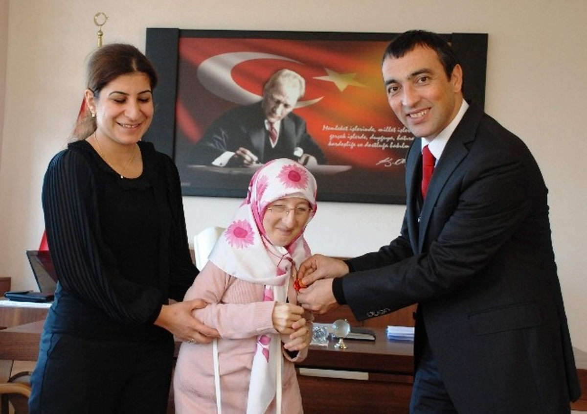 Engelli Emineyi Hayata Bağladı