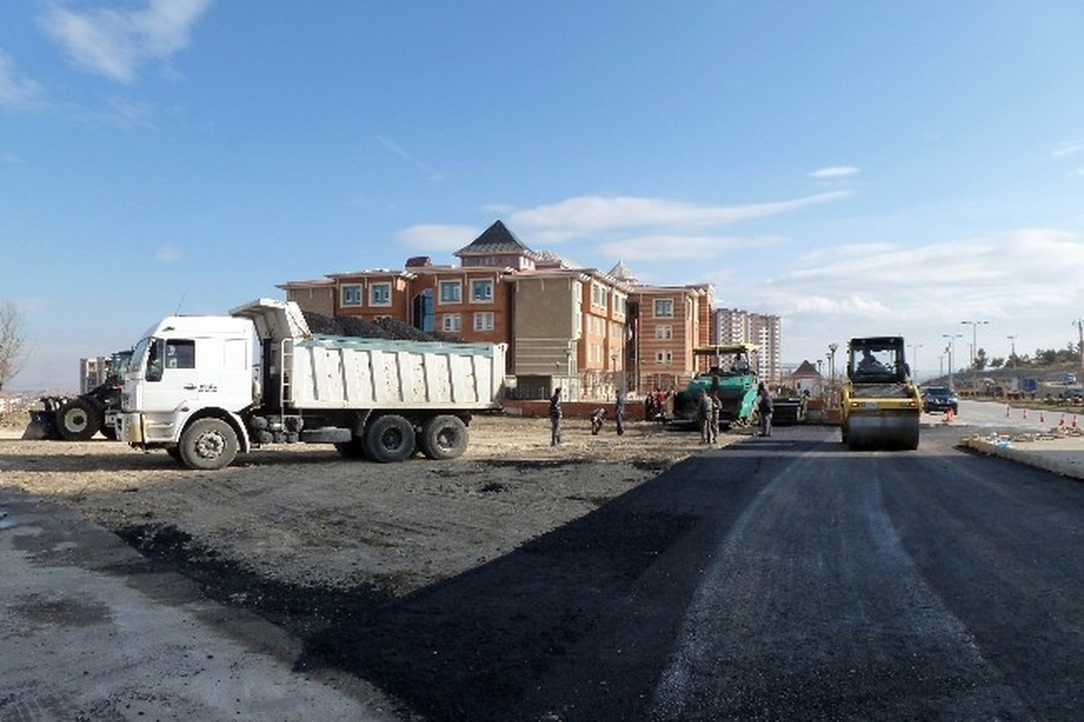 Fen İşleri\'nden Kavşak ve Asfalt Çalışmaları