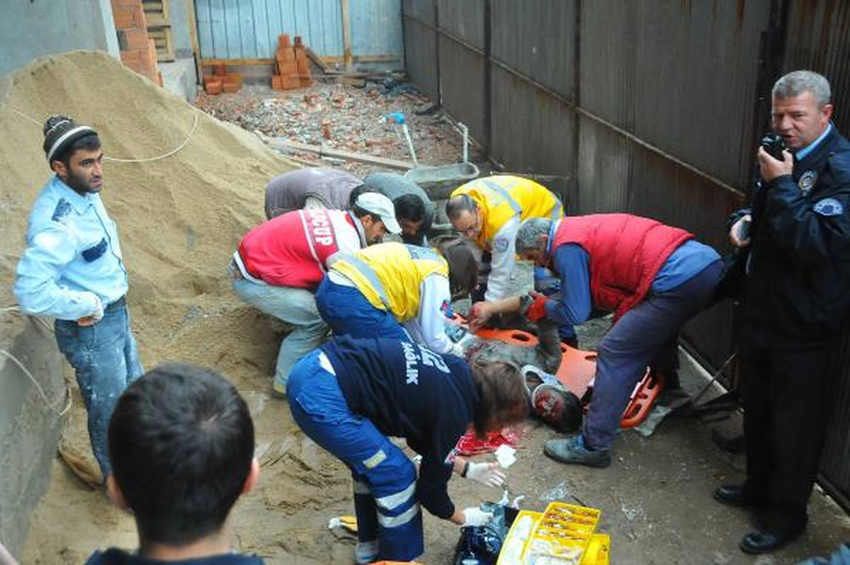 İkinci Kattan Düşen İnşaat İşçisi Ağır Yaralandı