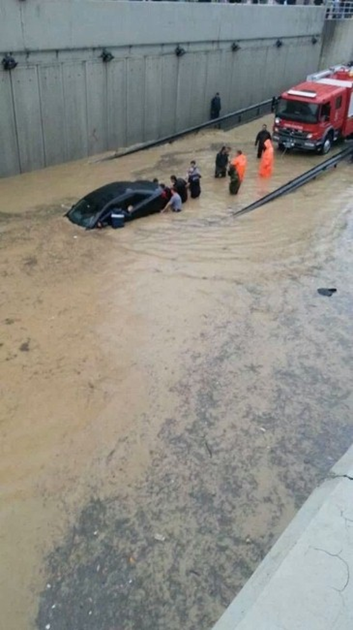 İzmir Belediyesi, Sel Baskınlarına Karşı Çalışıyor
