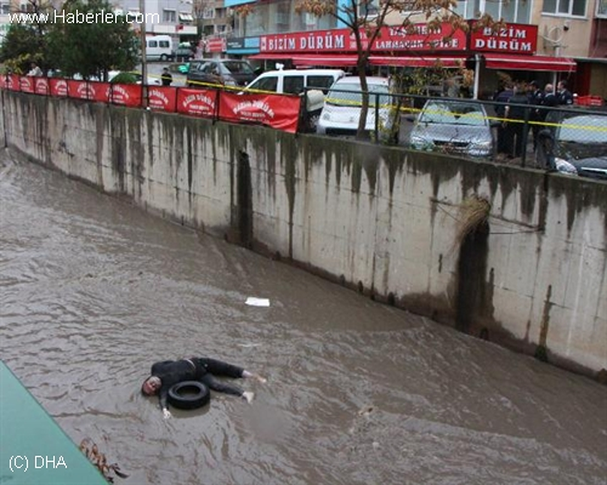 Kadıköy\'de Derede Ceset Bulundu