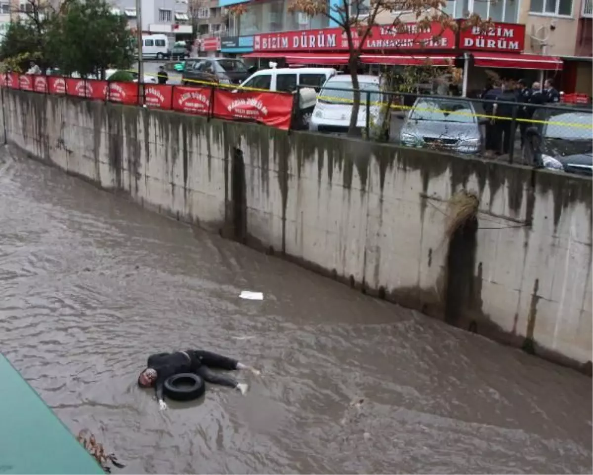 Kadıköy\'de, Derede Ceset Bulundu