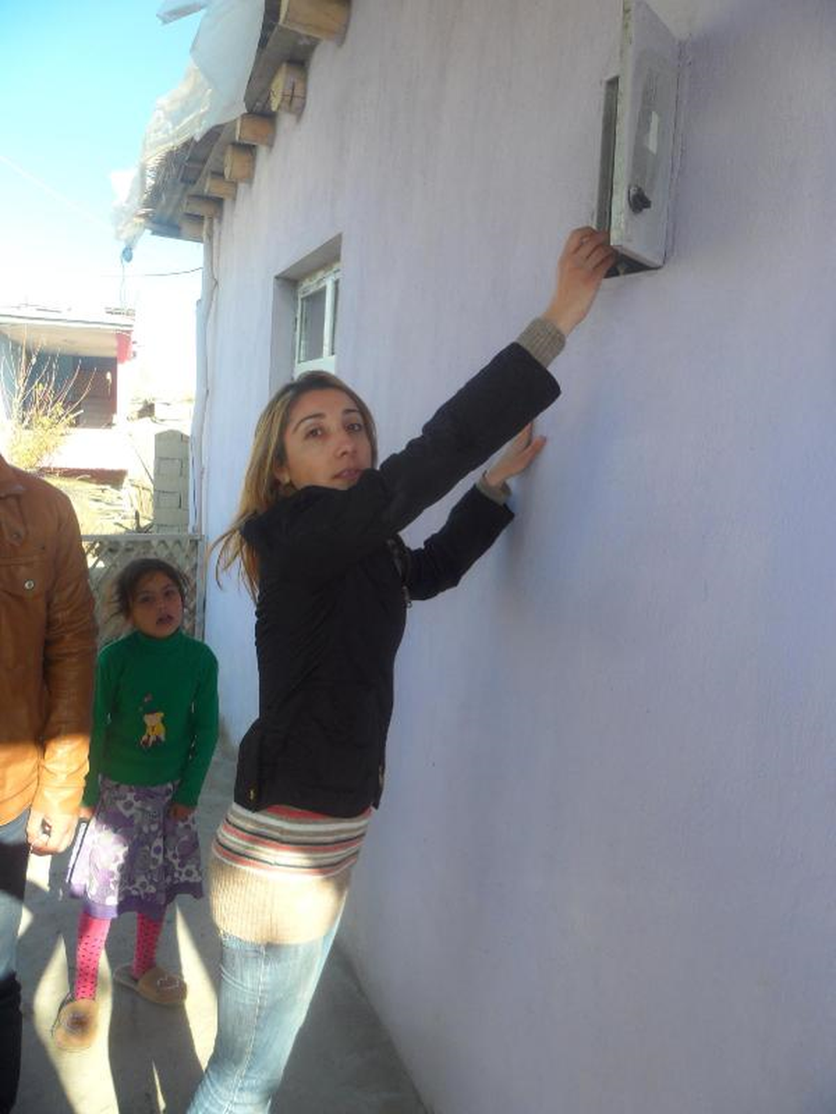 Kadın Teknikerler Kaçak Elektrik Avında