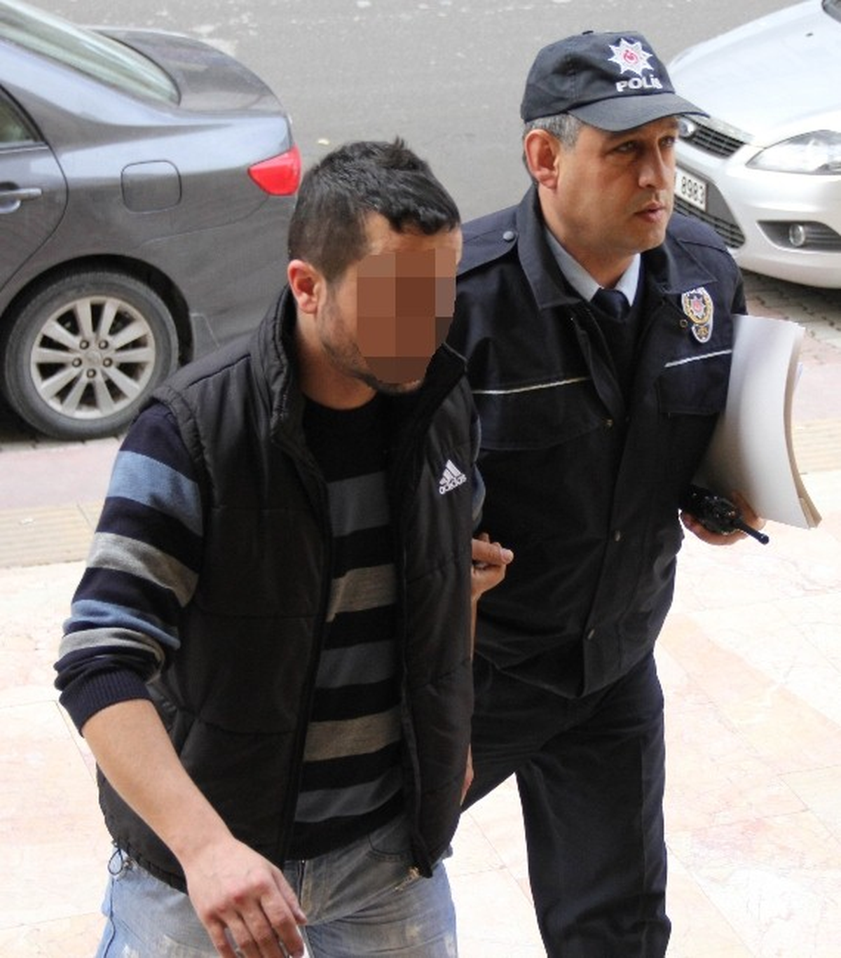 Kadına Yönelik Şiddete Karşı Mücadele Gününde Eşini Darptan Gözaltına Alındı