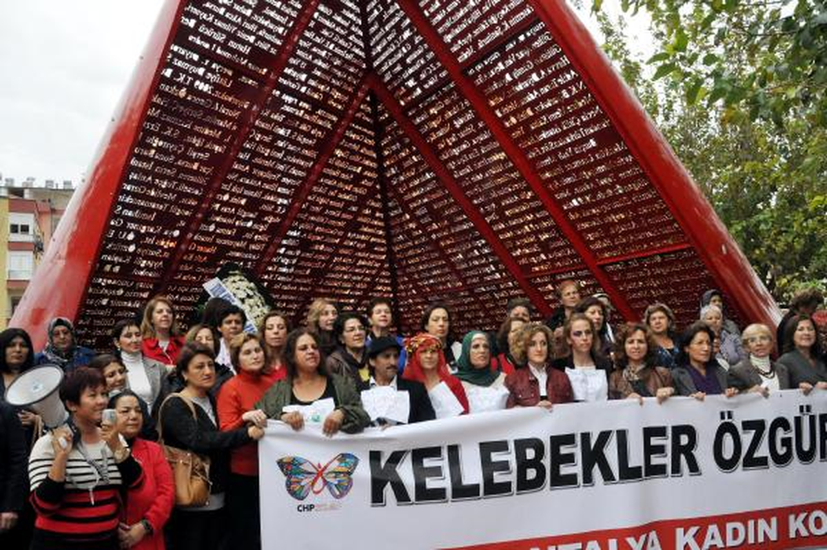 Kadınlardan Şiddete \'Artık Yeter\' Haykırışı
