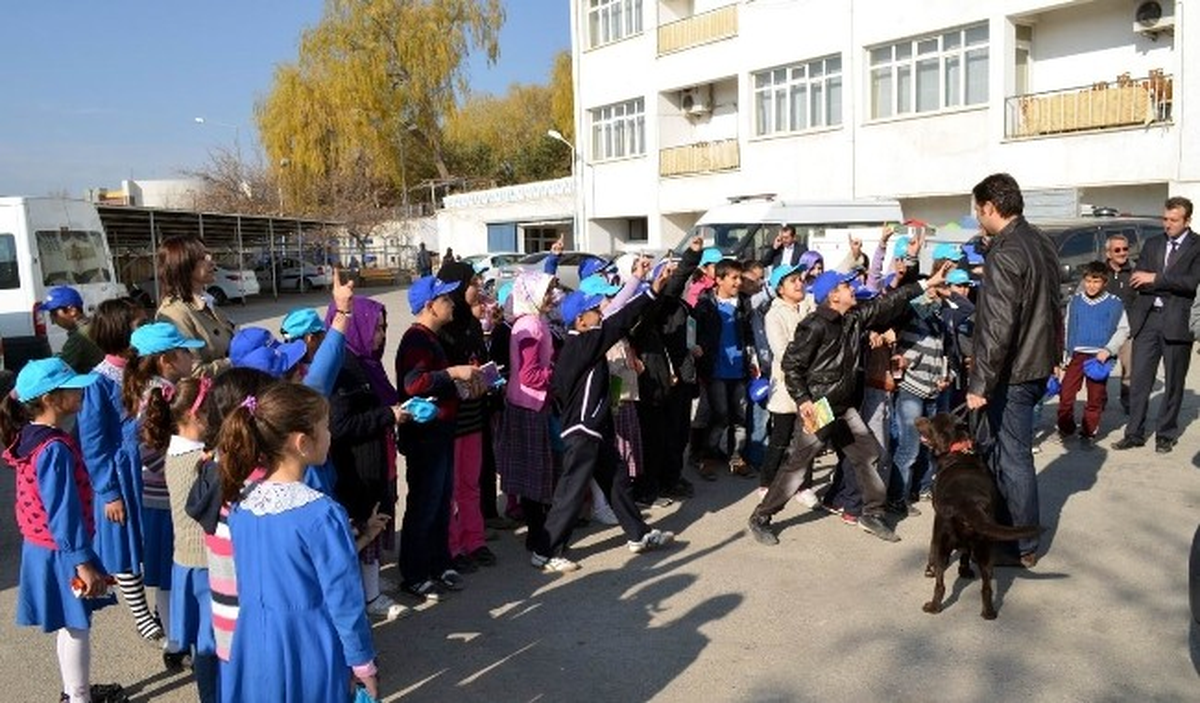 Kanka Polisler Faaliyetlerine Devam Ediyor