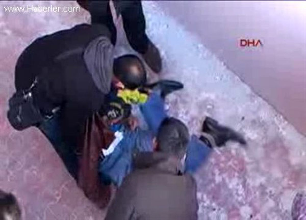 Kavganın Ortasında Kaldı, Hastanelik Oldu
