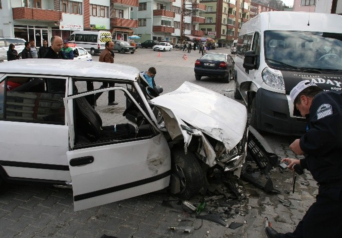 Kaza Yapan Kazazedeler Hırsız Çıktı
