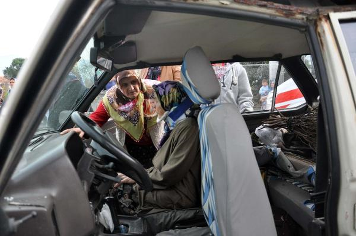 Komşu Ailelerin Otomobilleri Çarpıştı: 4 Yaralı