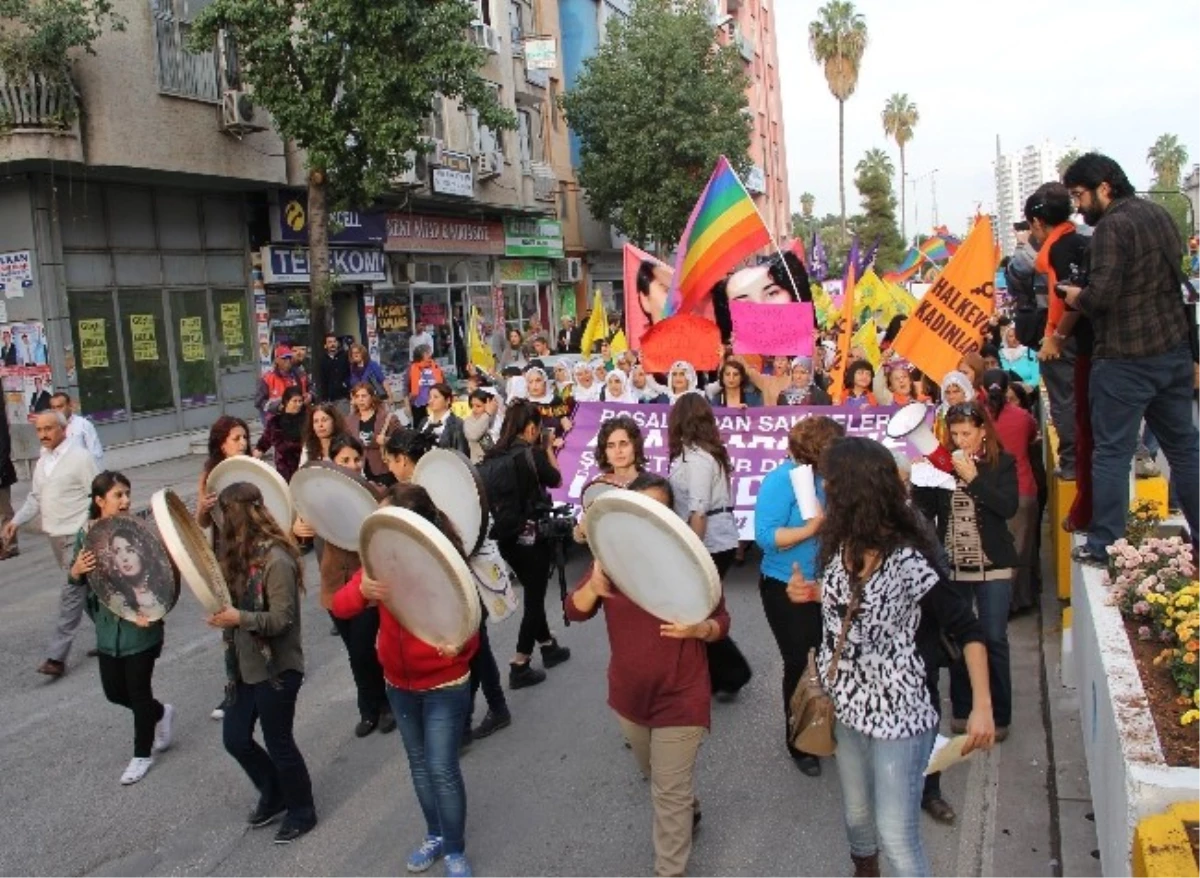 Mersin\'de Kadınlar, Şiddeti Yürüyüşle Protesto Etti