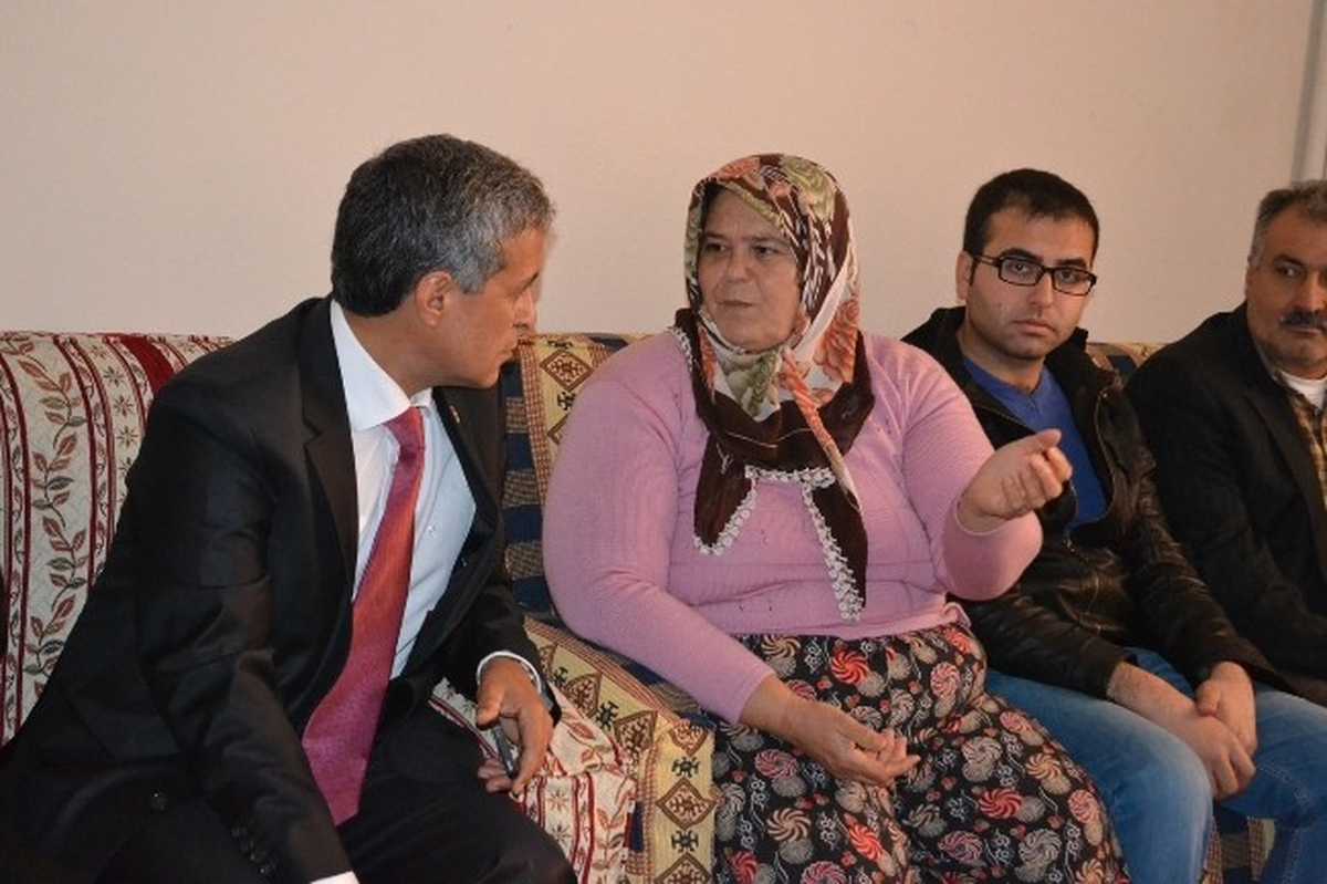 Muzaffer Yurttaş Kula\'da Ziyaretlerde Bulundu