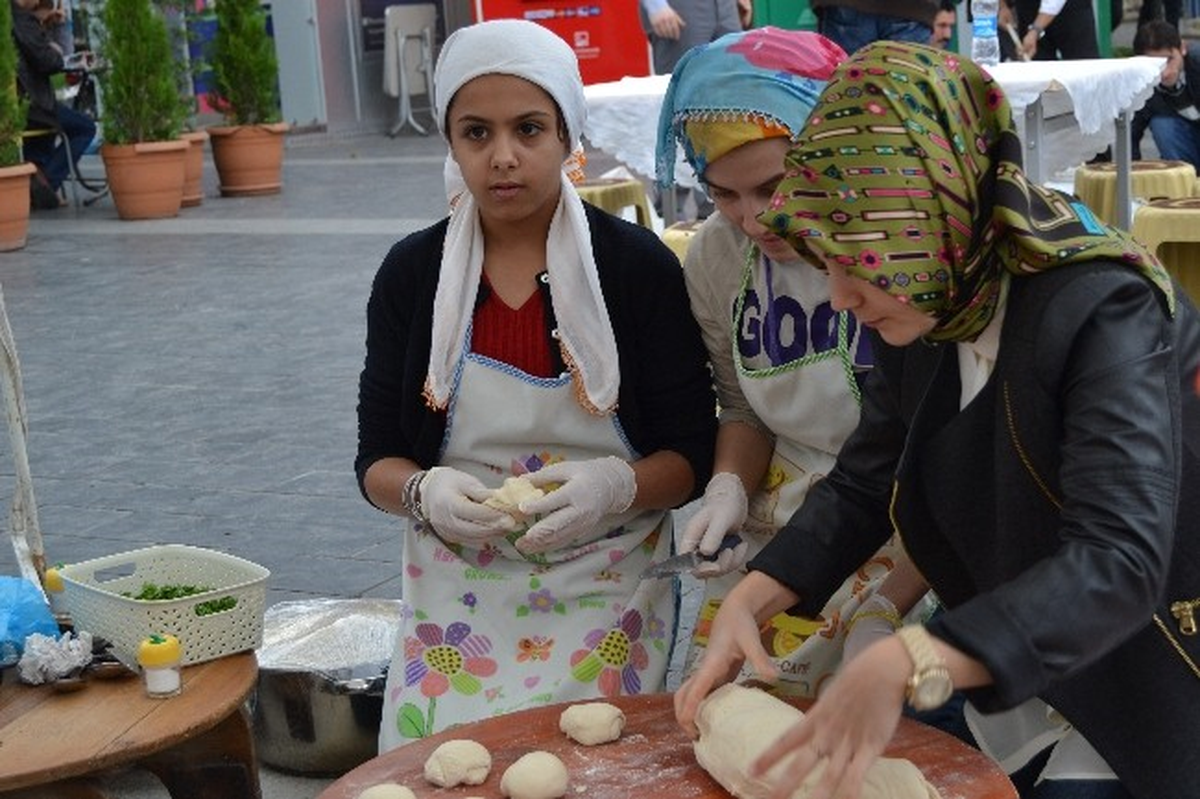 Öğrenciler Yararına Kermes