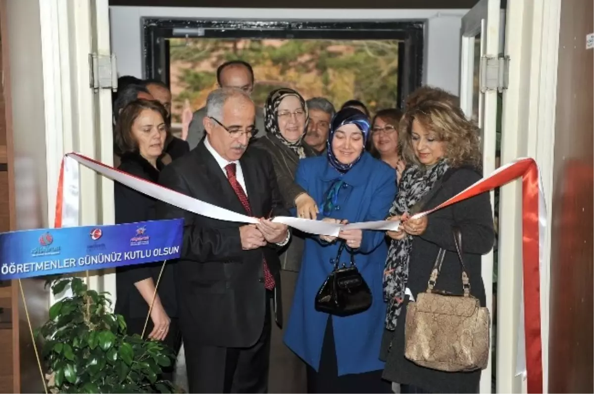 "Öğretmenler Günü El Sanatları ve Resim Sergisi"