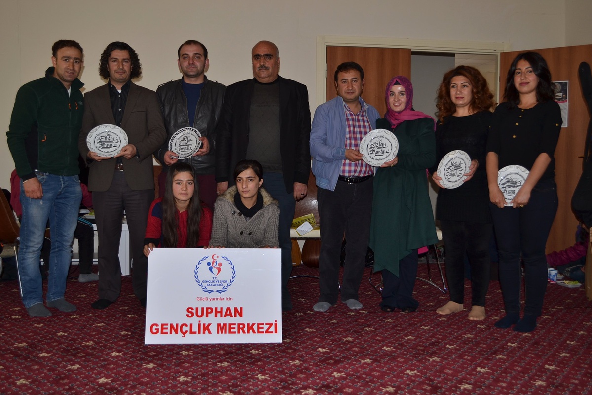 Suphan Gençlik Merkezi\'nden Öğretmenler Günü Kutlaması