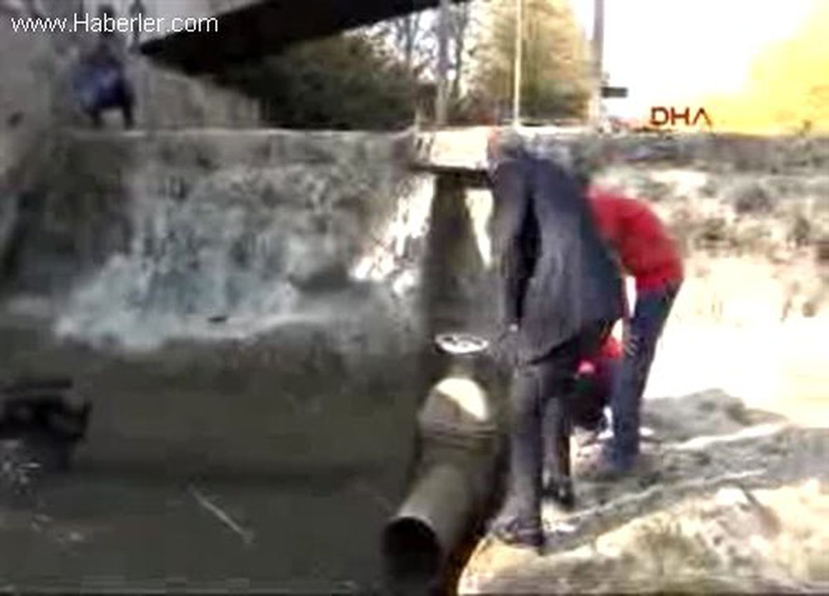 Susuz Kalan Balıklara İtfaiye Suyu