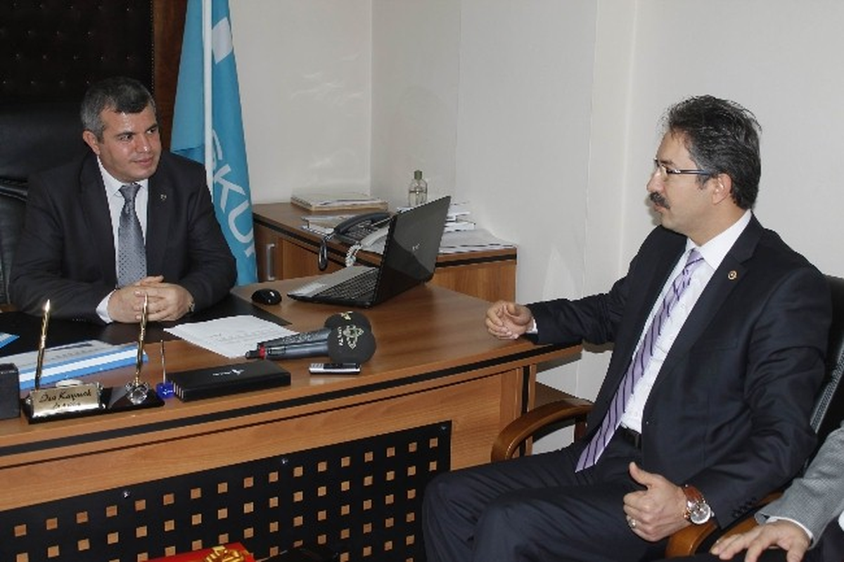 Ünal: "İş Arayanlar Siyasetçi Kapısına Gidiyor"