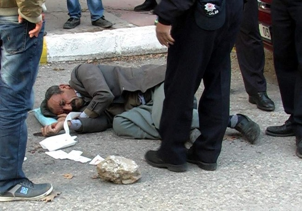 Yeğenler, Amcalarına ve Oğluna Saldırdı: 2 Yaralı