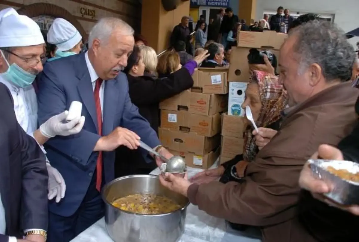 Zonguldak Belediyesi Aşure Dağıttı