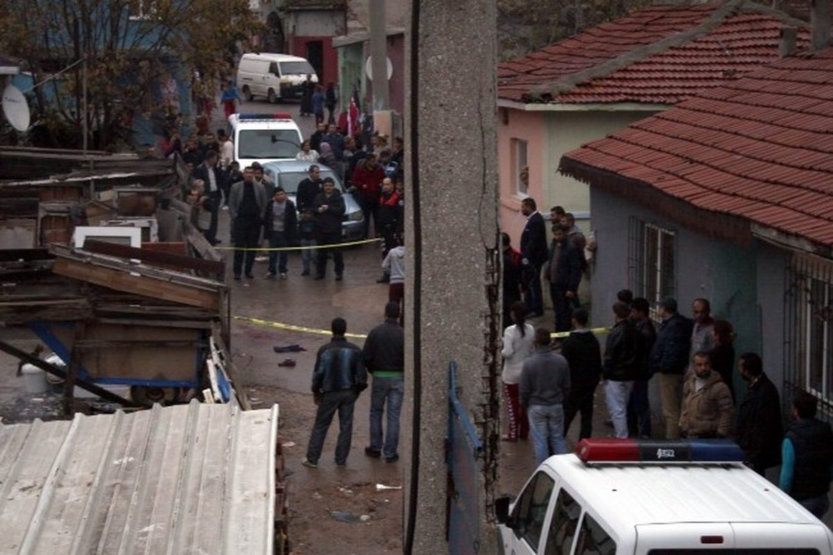16 Yaşındaki Genç Kız Akrabasını Pompalı Tüfekle Vurdu