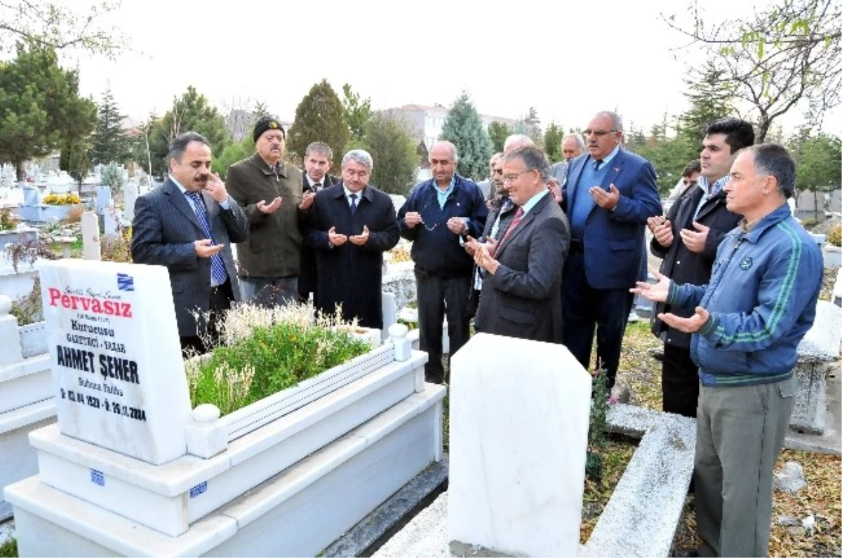 Akşehir\'de Gazeteci Ahmet Şener Anıldı