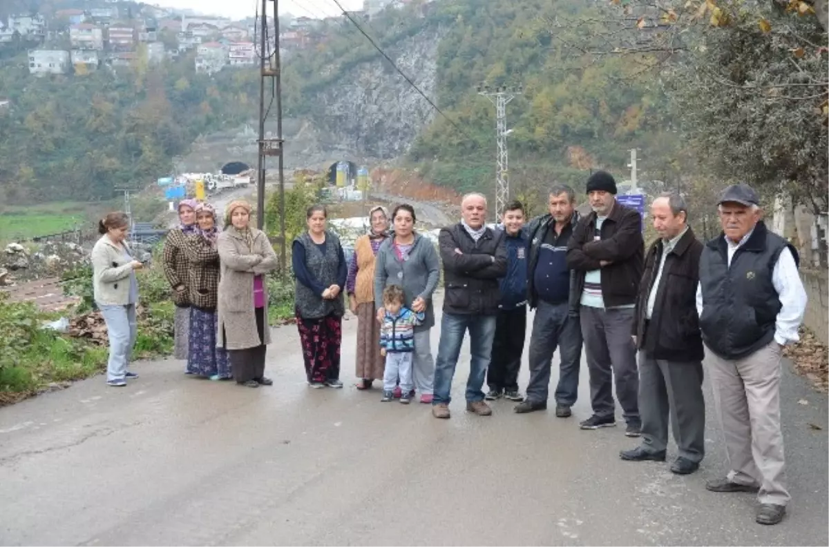 Bağlık Tüneli\'ndeki Hafriyat Kamyonlarına Mahallenin Tepkisi