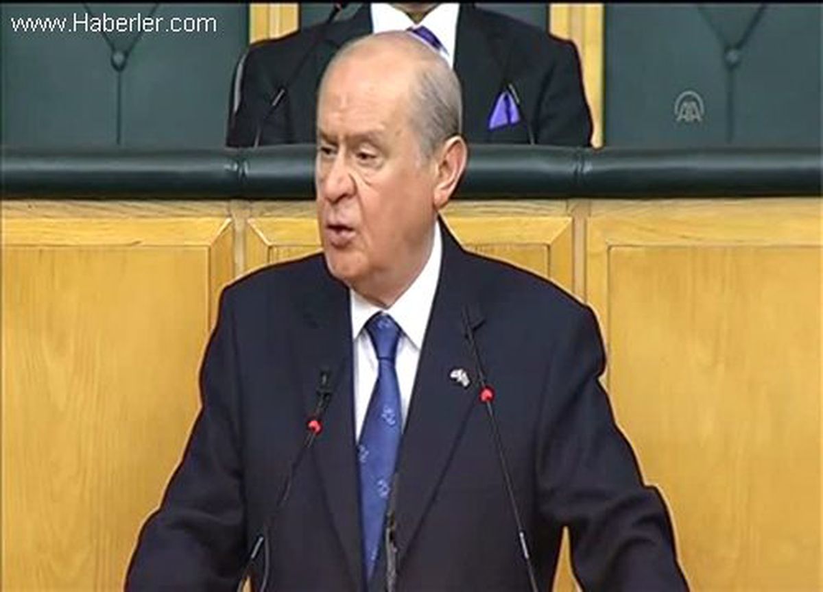 Bahçeli: 'Başbakan bir tarih cahilidir'
