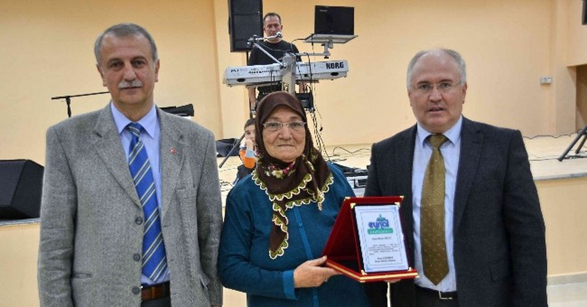 Belediyeden Müdavim Müşteriye Sürpriz Yaş Günü Partisi